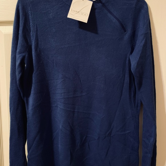 Luxe 360 Cobalt Blue sweater Size Medium NWT - Picture 1 of 3